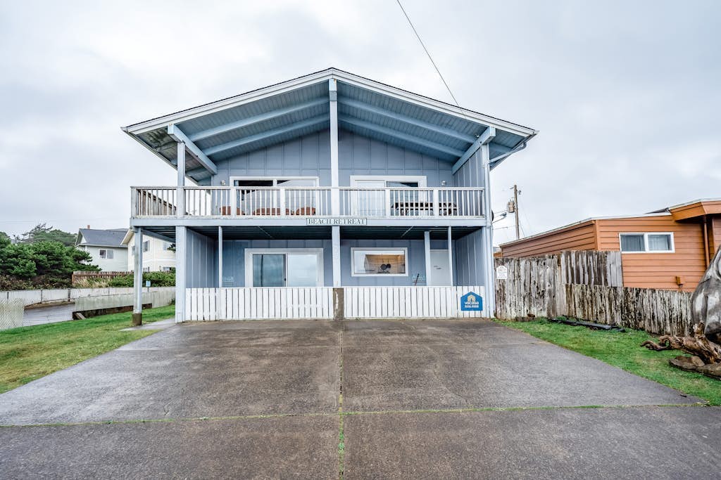 Ocean-view lower-level duplex across street from beach - dog-friendly