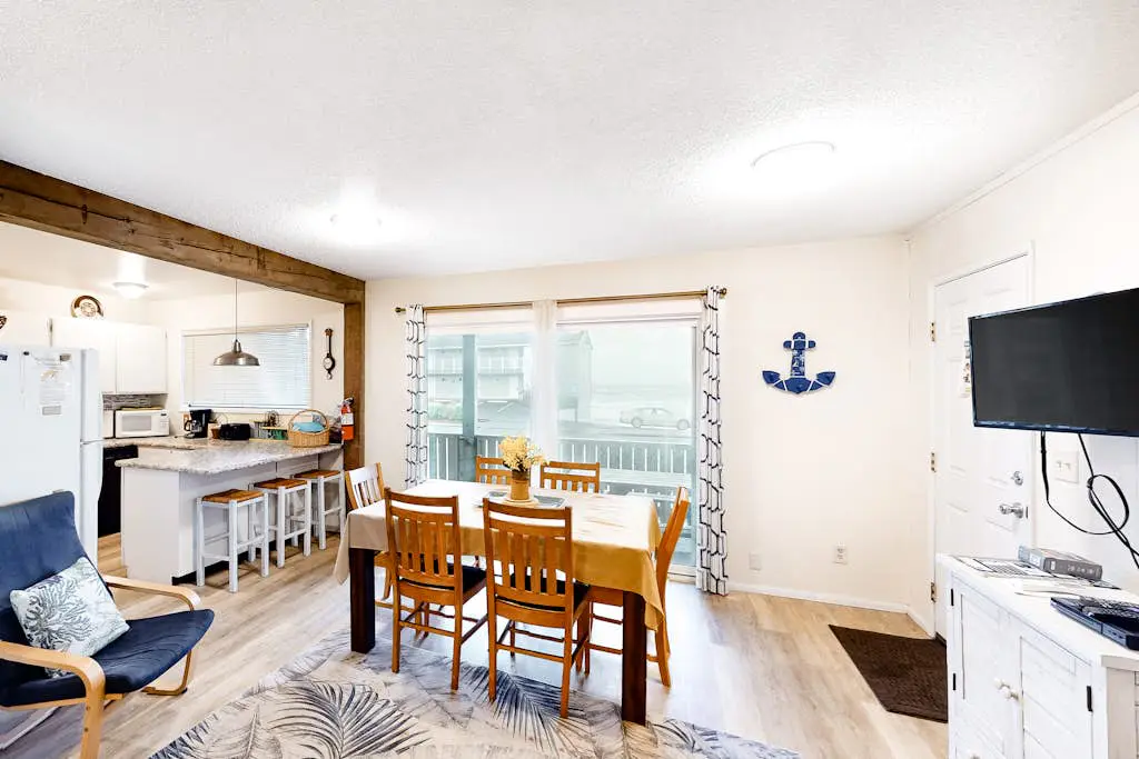 Ocean-view lower-level duplex across street from beach - dog-friendly