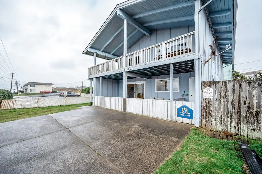 Ocean-view lower-level duplex across street from beach - dog-friendly