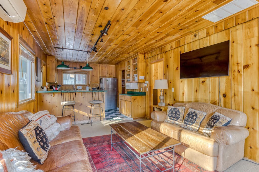 Cozy pine interior home in the heart of Government Camp