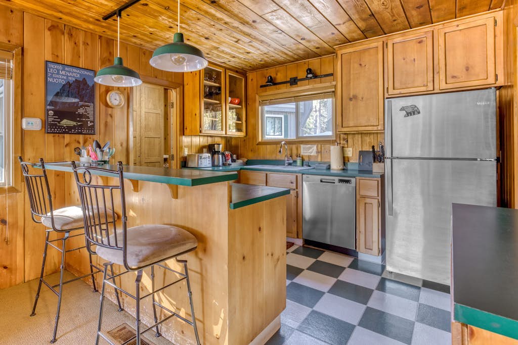 Cozy pine interior home in the heart of Government Camp