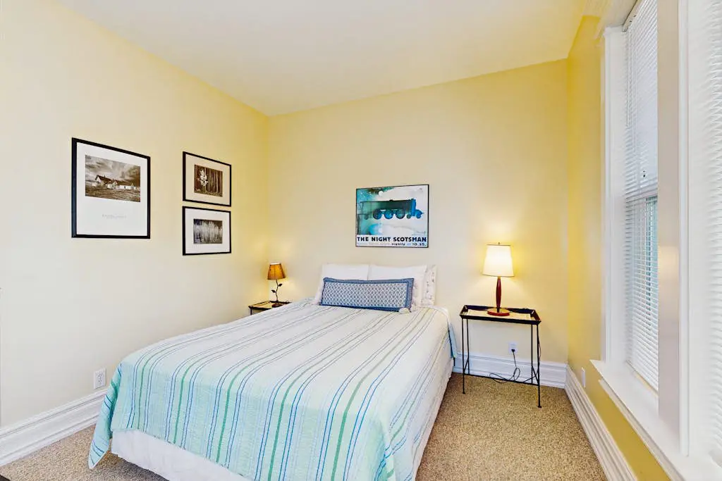 Side-by-side ocean-view homes with hot tubs & fireplaces - 1 block to beach