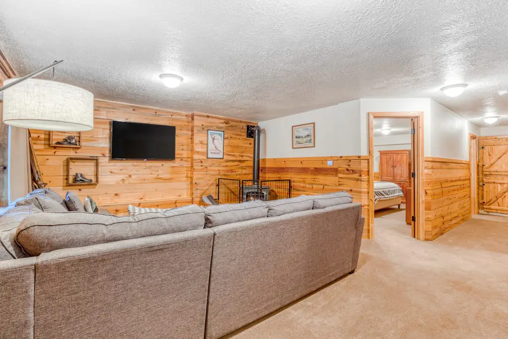 Dog-Friendly, 3-Story Home & Loft with Deck, Private Hot Tub, Gas Grill, Pool Table