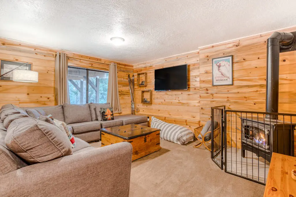 Dog-Friendly, 3-Story Home & Loft with Deck, Private Hot Tub, Gas Grill, Pool Table