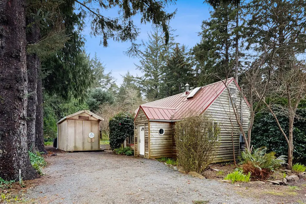 Quiet, Dog-Friendly Cabin Close to the Beach with WiFi and Tons of Character