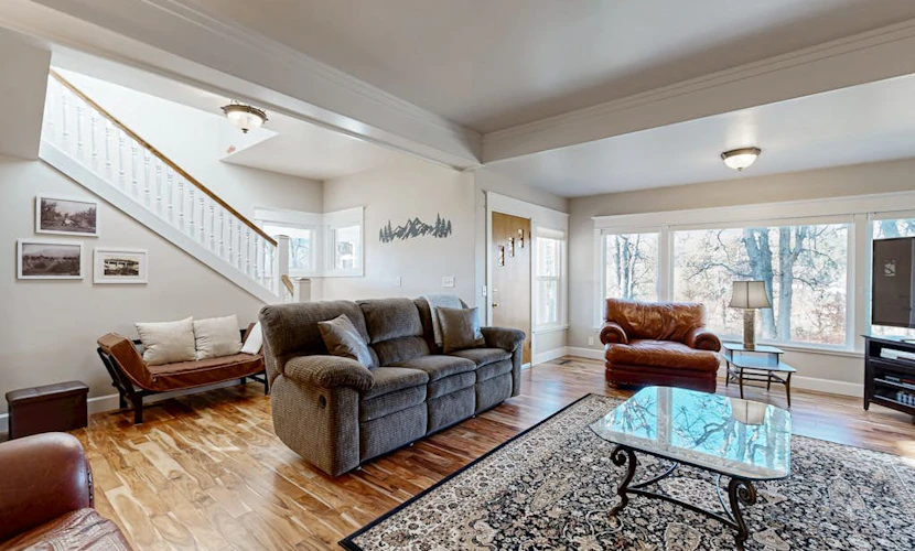 Beautiful historic family home on a Cherry Orchard, with patio, grill, and WiFi