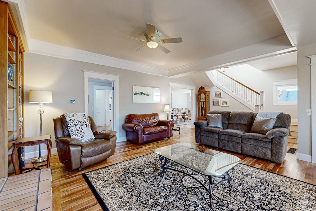 Beautiful  historic family home on a Cherry Orchard, with patio, grill, and WiFi