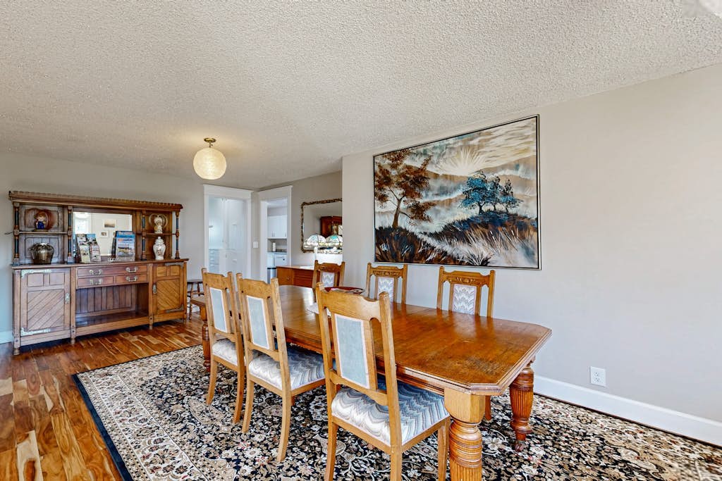 Beautiful  historic family home on a Cherry Orchard, with patio, grill, and WiFi