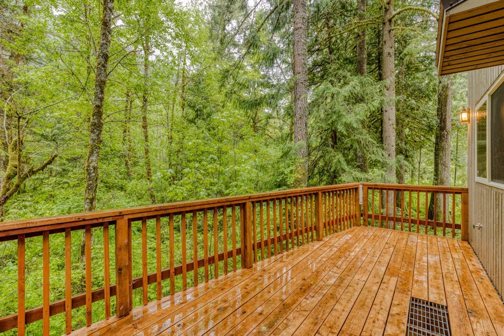 The Burrow – Your Forest Refuge by the Sandy River