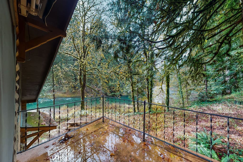 Spacious riverfront lodge with beach access, private hot tub & forest views