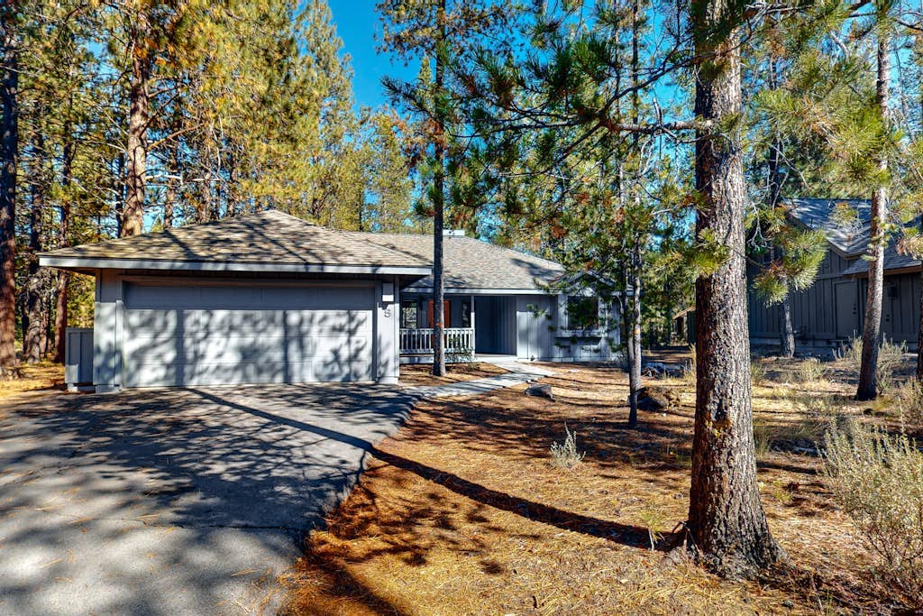 Bright, Modern Home with Private Hot Tub - Central Location, Free SHARC Access