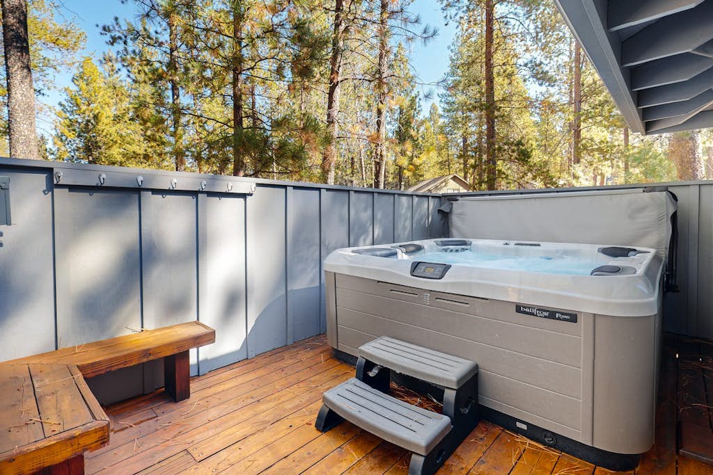 Bright, Modern Home with Private Hot Tub - Central Location, Free SHARC Access