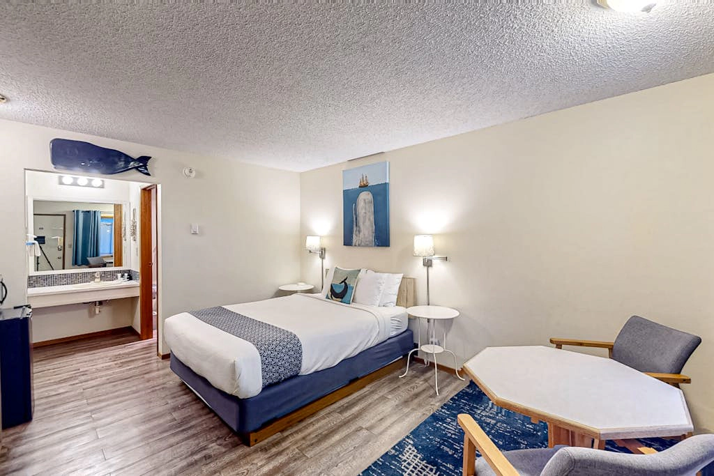 Lamplighter Inn - 102 Whale Retreat