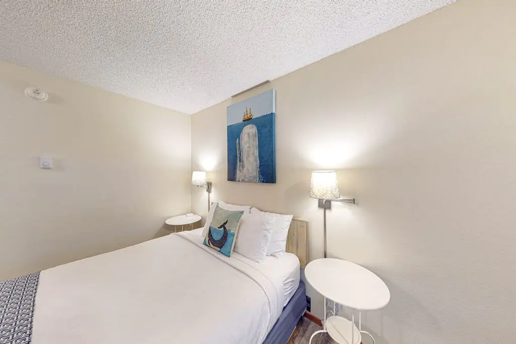 Lamplighter Inn - 102 Whale Retreat