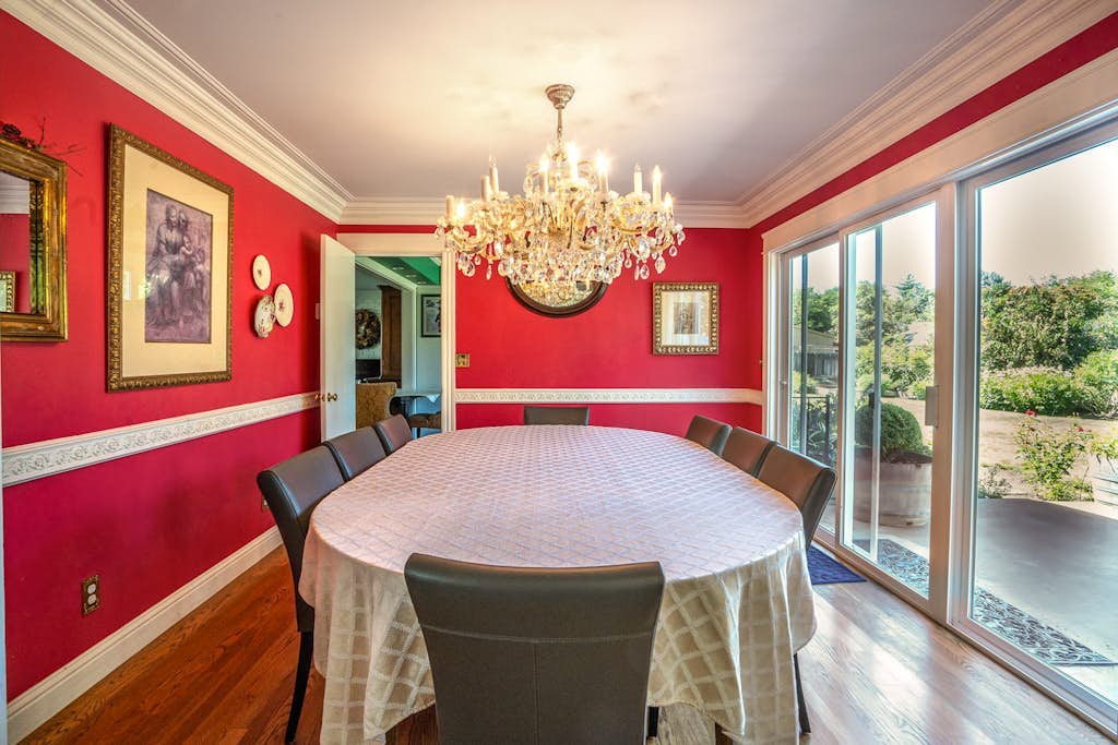 Classic & elegant house with entertainment & spacious, laid-back yard