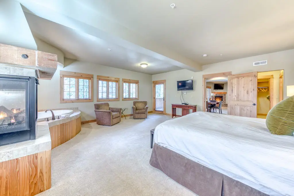 #201 Grand Lodge South Master Suite