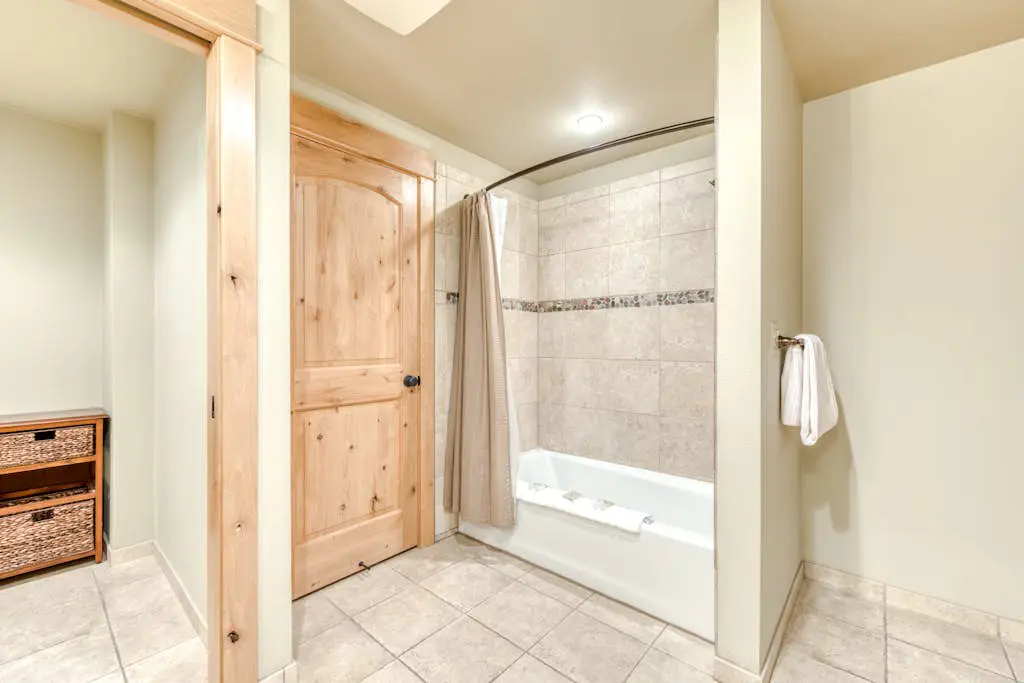 #201 Grand Lodge South Master Suite