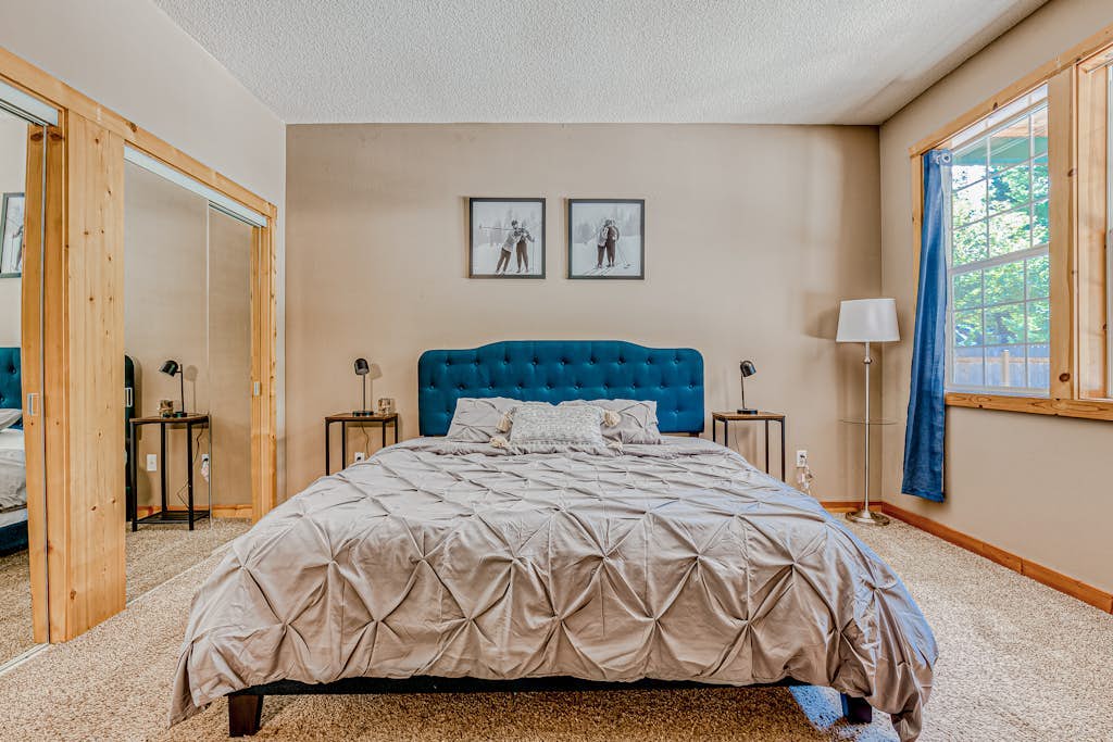 Dog-friendly home with pool & tennis access, fenced yard, deck & grill