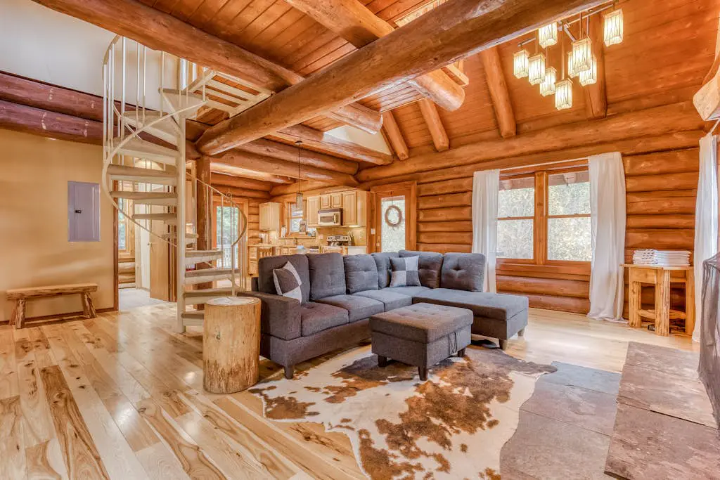 Mountain view, dog-friendly cabin with fireplace, washer&dryer, grill, & hot tub