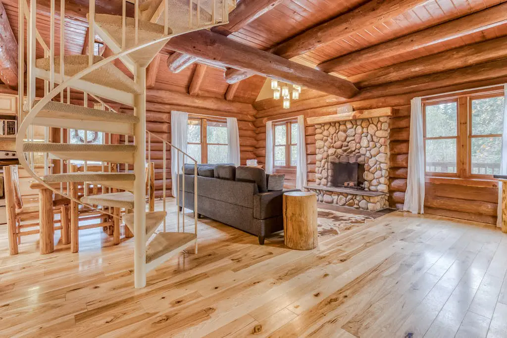 Mountain view, dog-friendly cabin with fireplace, washer&dryer, grill, & hot tub