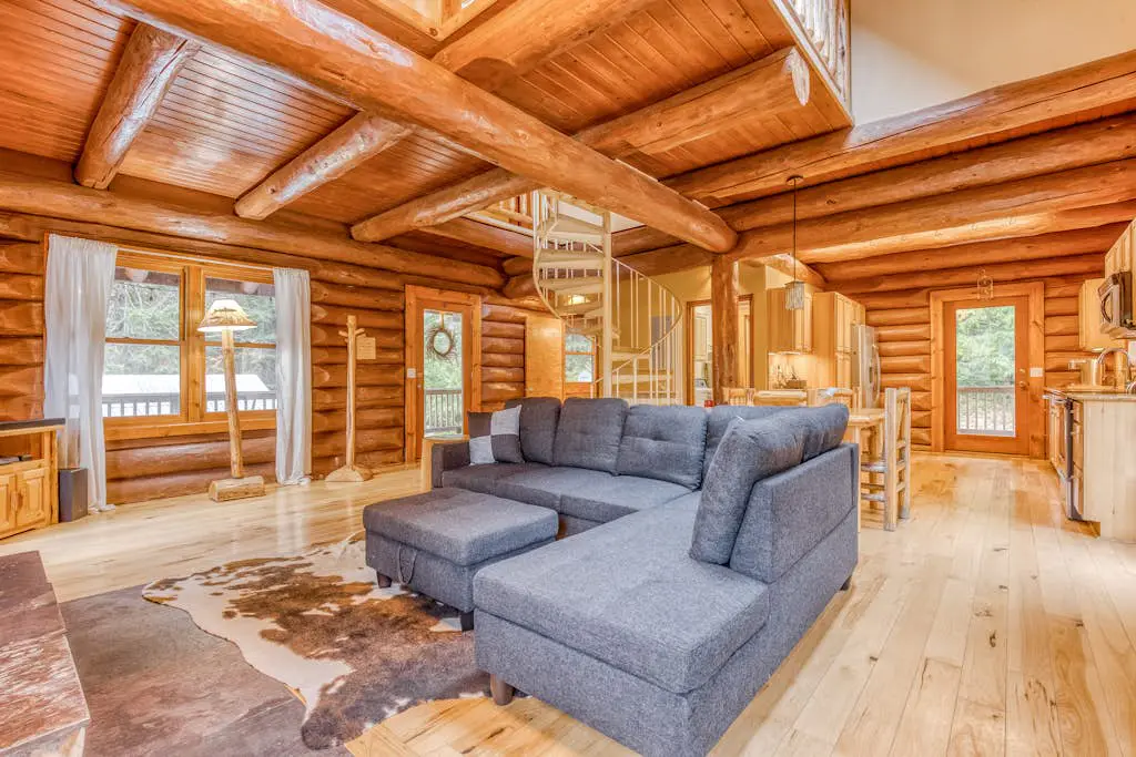 Mountain view, dog-friendly cabin with fireplace, washer&dryer, grill, & hot tub