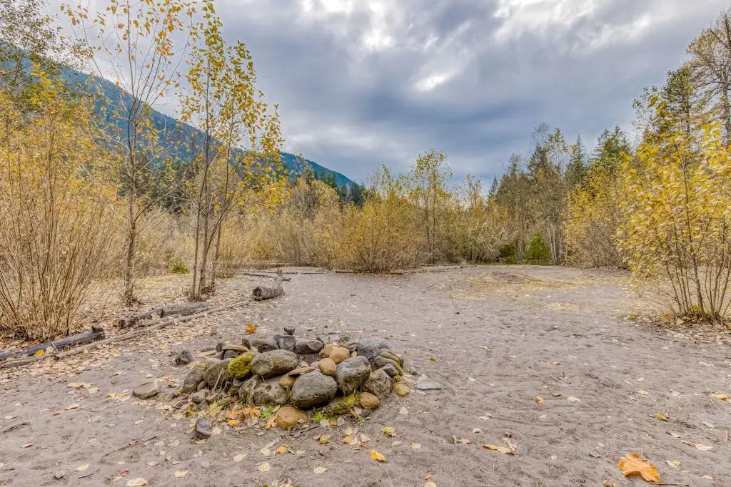Mountain view, dog-friendly cabin with fireplace, washer&dryer, grill, & hot tub