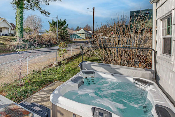 Renovated home in central location w/ hot tub, theater, fast wifi & work desks