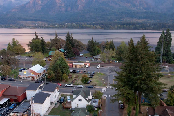 Renovated home in central location w/ hot tub, theater, fast wifi & work desks