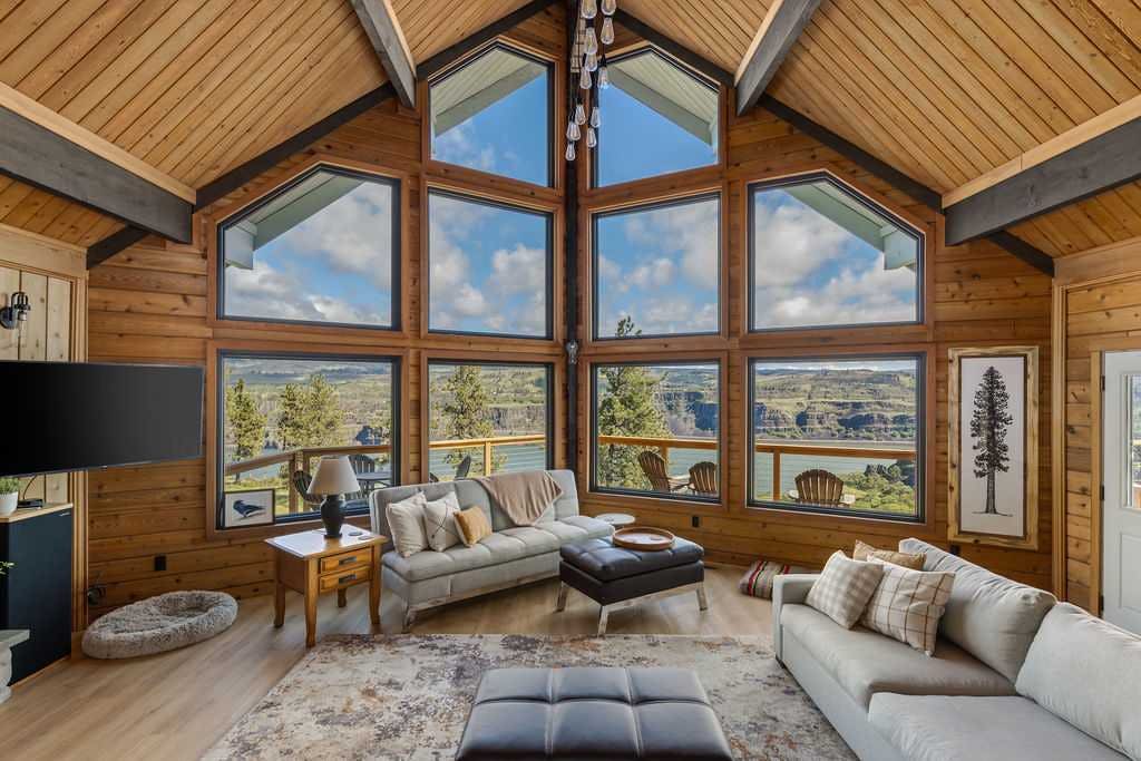 Dog-friendly, 2-level gorge view home with hot tub, lovely deck, central AC, W&D