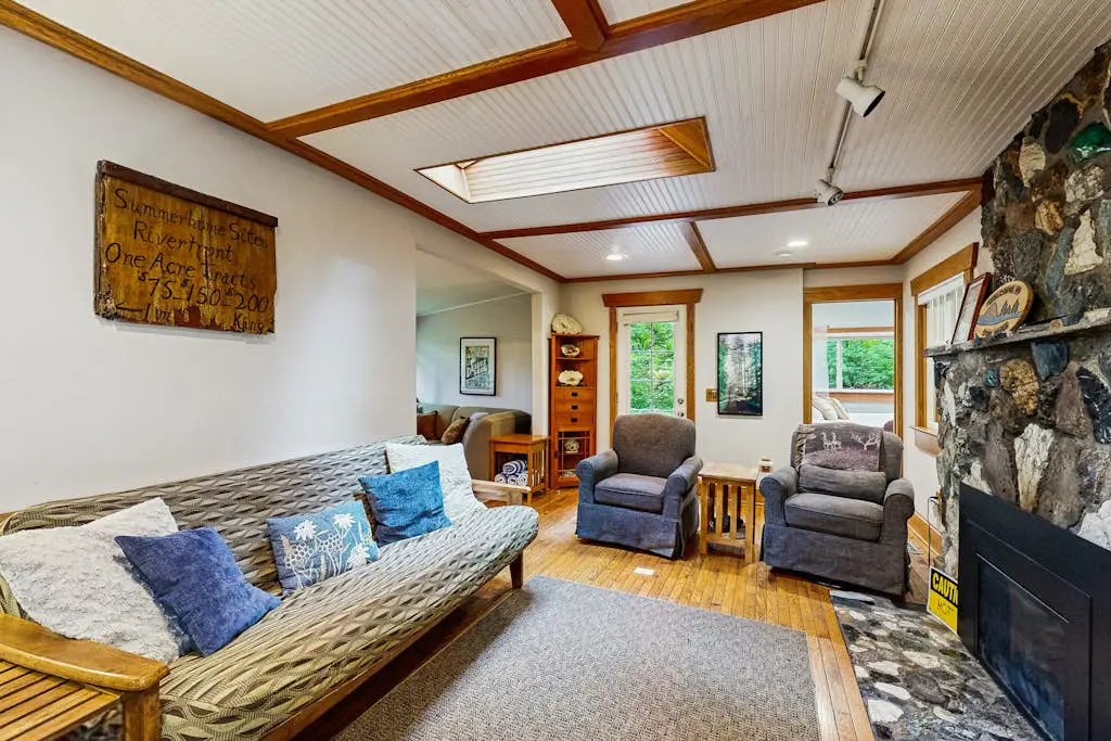 Eva's Cottage - Romancing the River