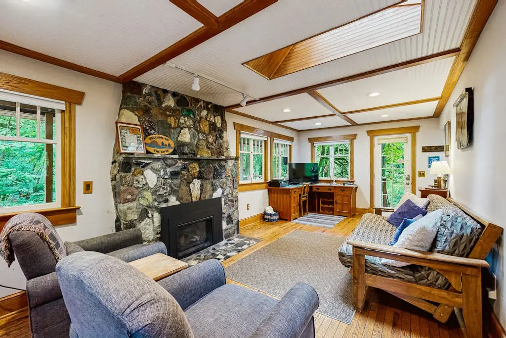 Eva's Cottage - Romancing the River