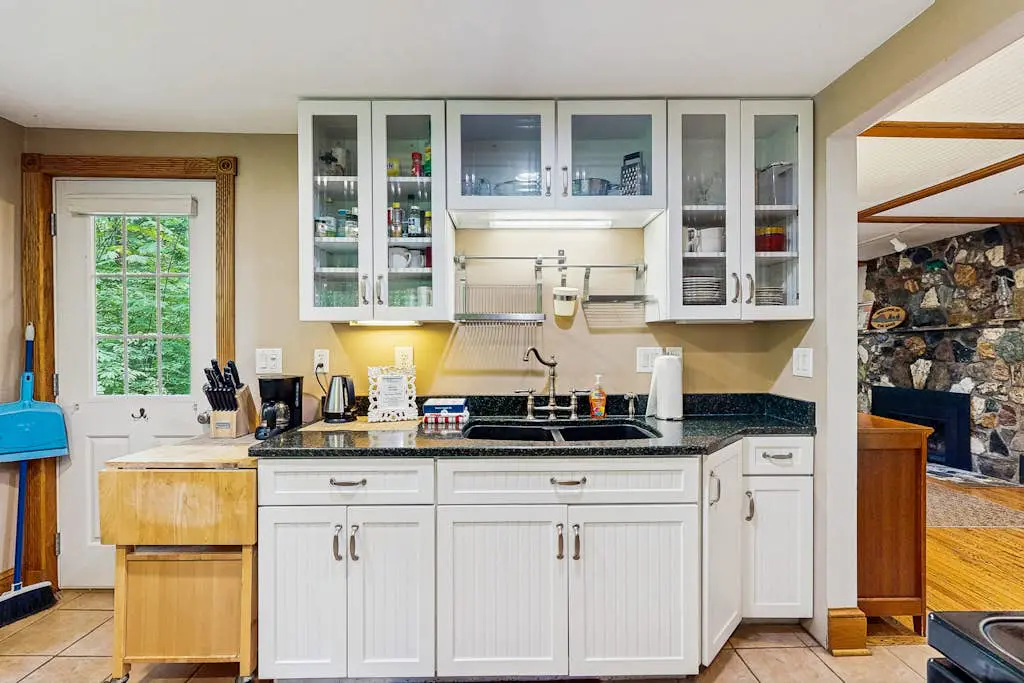 Eva's Cottage - Romancing the River