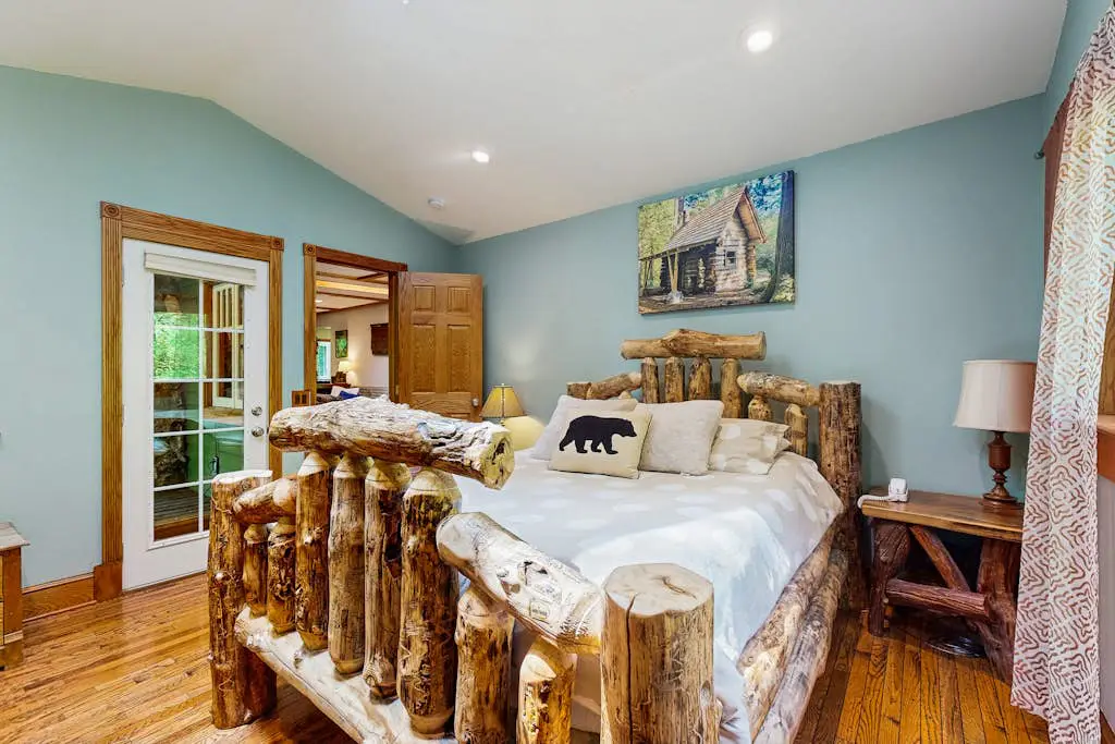 Eva's Cottage - Romancing the River