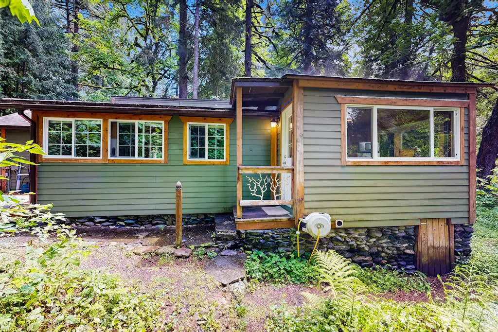 Eva's Cottage - Romancing the River