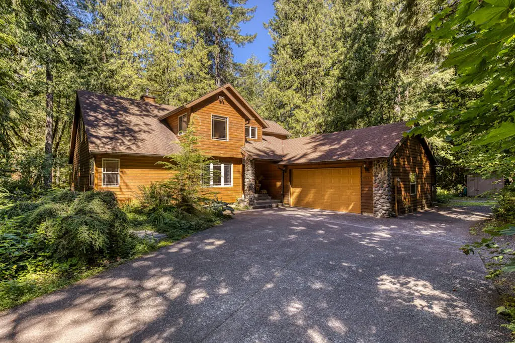 Salmon River Lodge