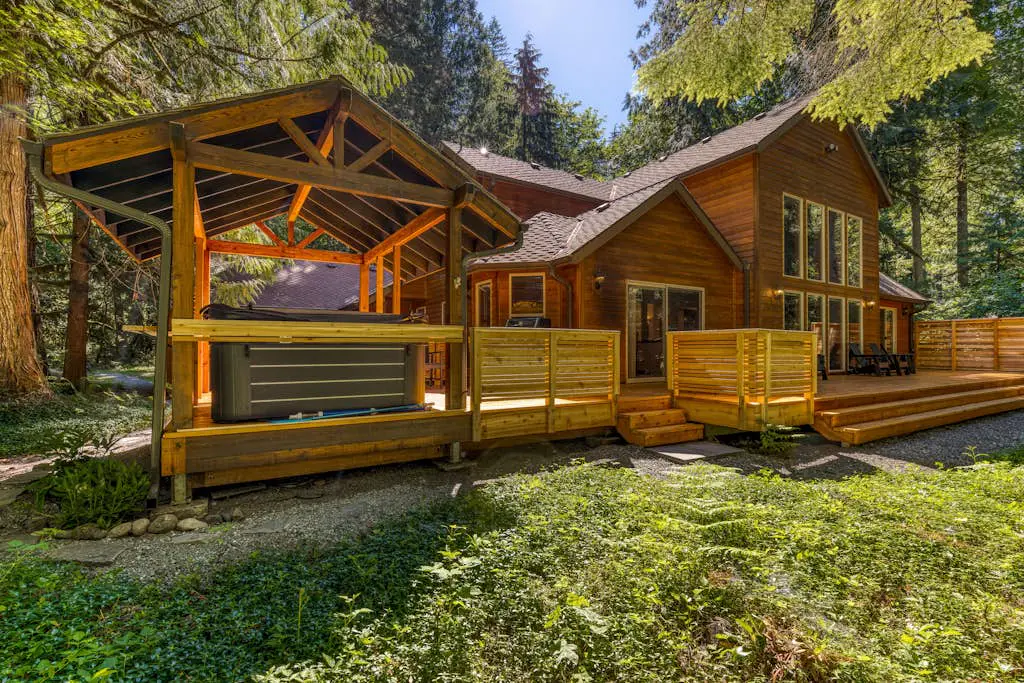 Salmon River Lodge