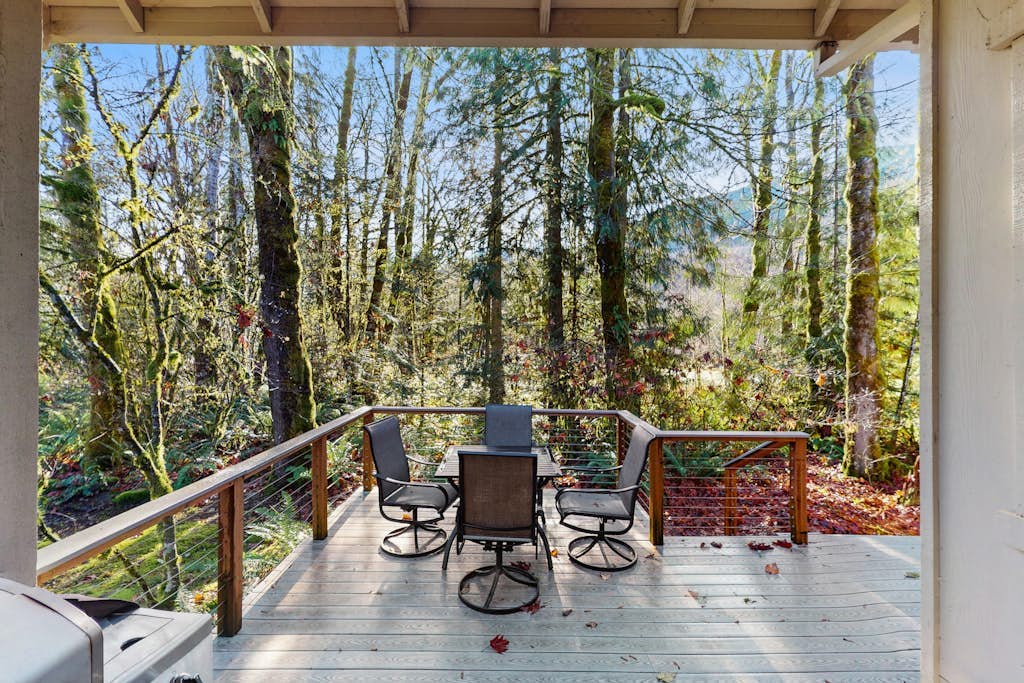 Mountain condo with pool tabl & private hot tub - great for golfers, skiers & hikers