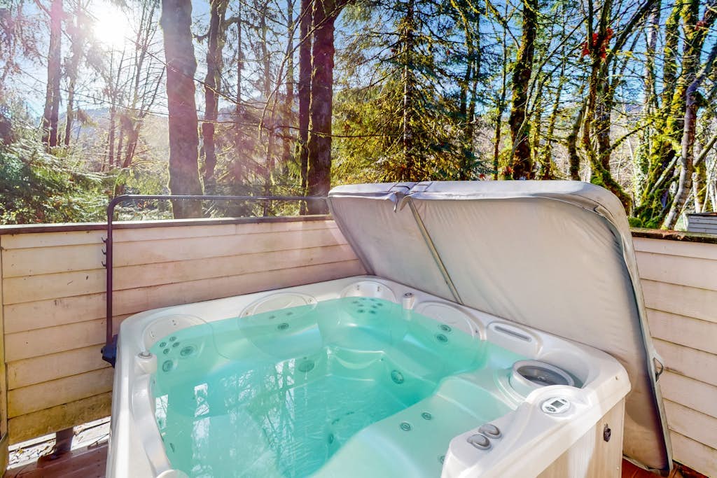 Mountain condo with pool tabl & private hot tub - great for golfers, skiers & hikers