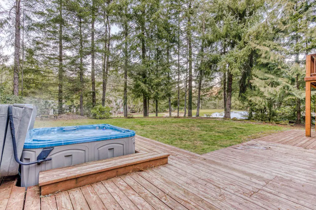 Expansive golf-view getaway with private hot tub, pool, fast WiFi & game room