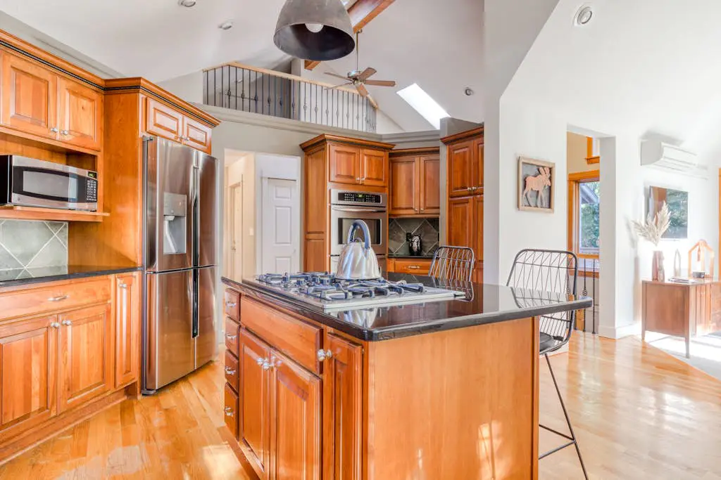 Expansive golf-view getaway with private hot tub, pool, fast WiFi & game room