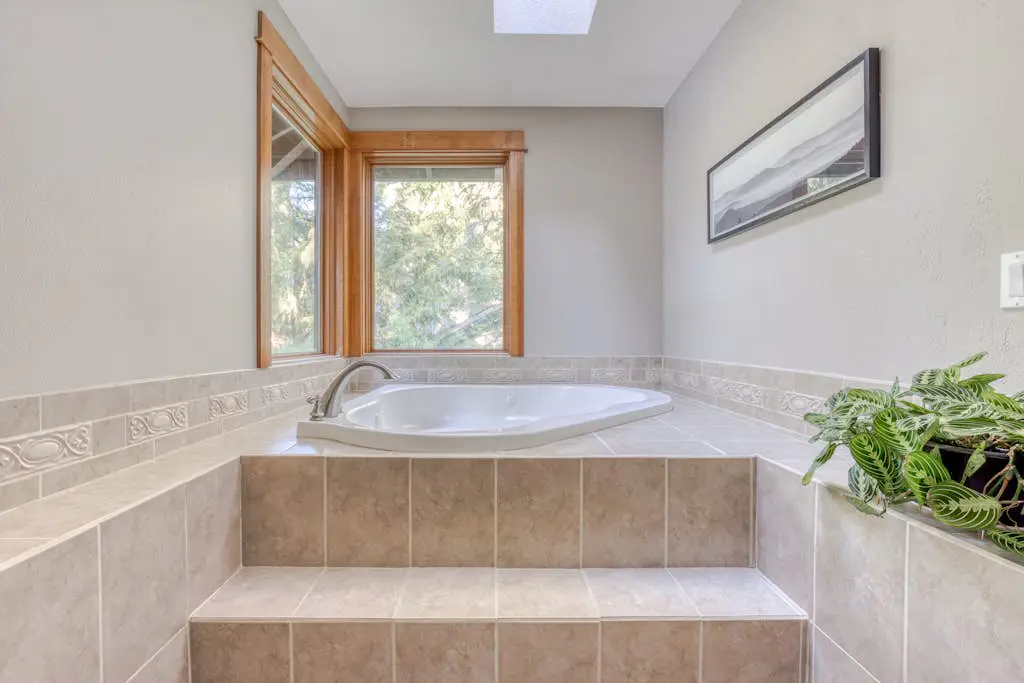 Expansive golf-view getaway with private hot tub, pool, fast WiFi & game room