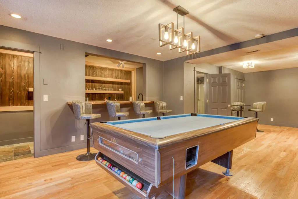 Expansive golf-view getaway with private hot tub, pool, fast WiFi & game room