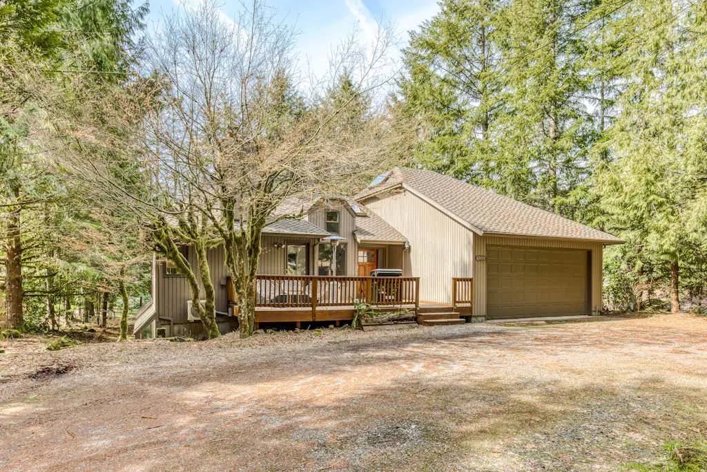Expansive golf-view getaway with private hot tub, pool, fast WiFi & game room