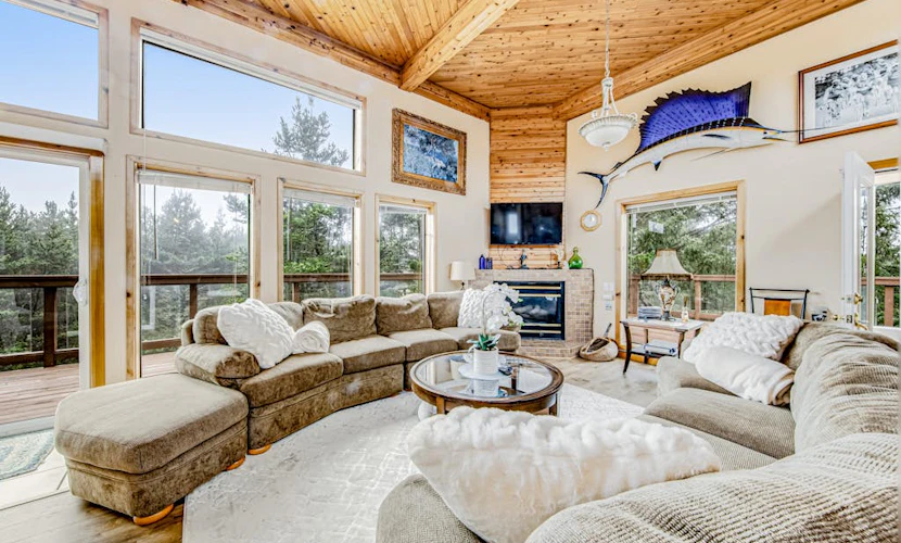 Incredible dog-friendly home with pool table, fast WiFi, gas fireplace, and W/D