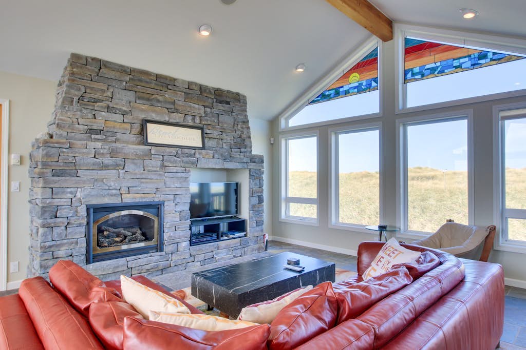 Oceanfront Home with Bay Views, Free WiFi, Gas Grill & Gas Fireplace