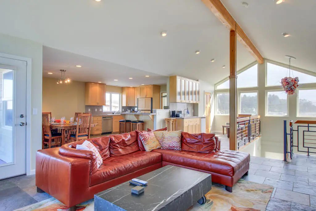 Oceanfront Home with Bay Views, Free WiFi, Gas Grill & Gas Fireplace