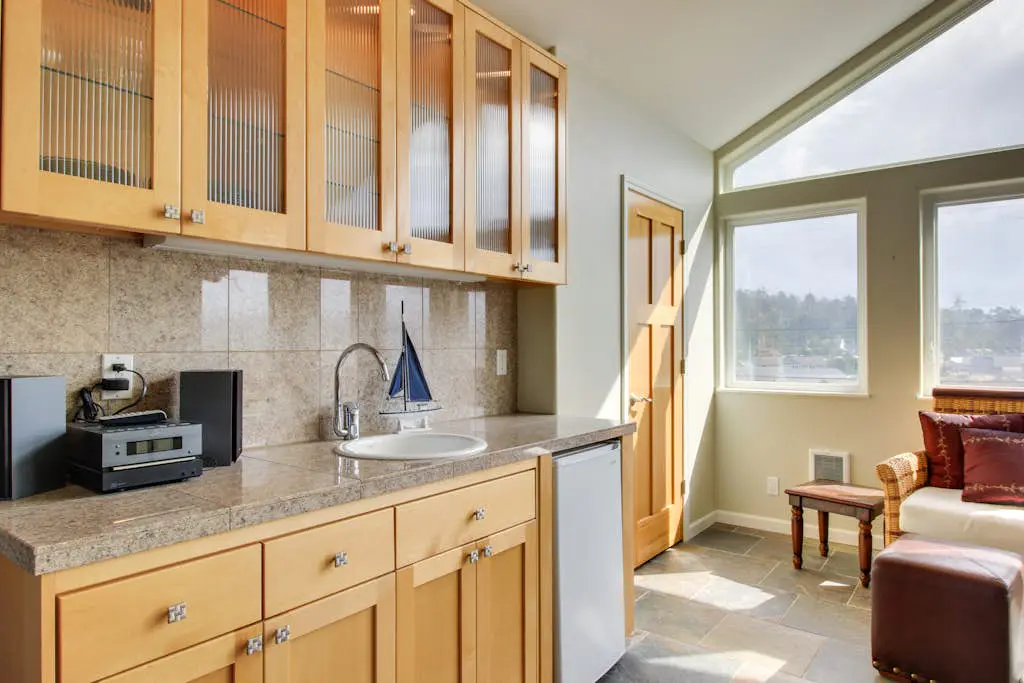 Oceanfront Home with Bay Views, Free WiFi, Gas Grill & Gas Fireplace