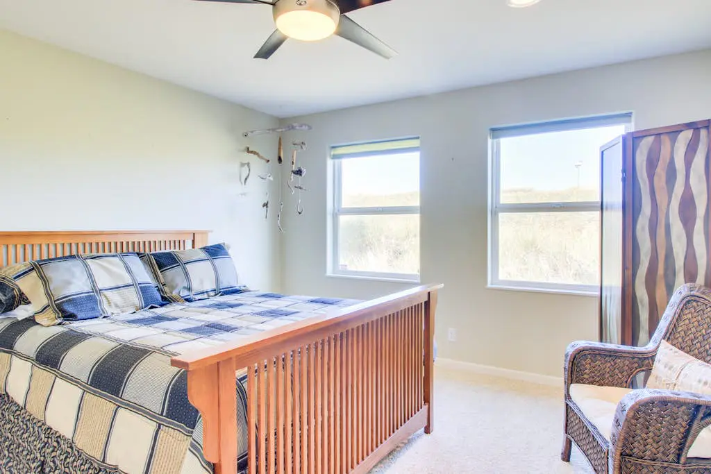 Oceanfront Home with Bay Views, Free WiFi, Gas Grill & Gas Fireplace