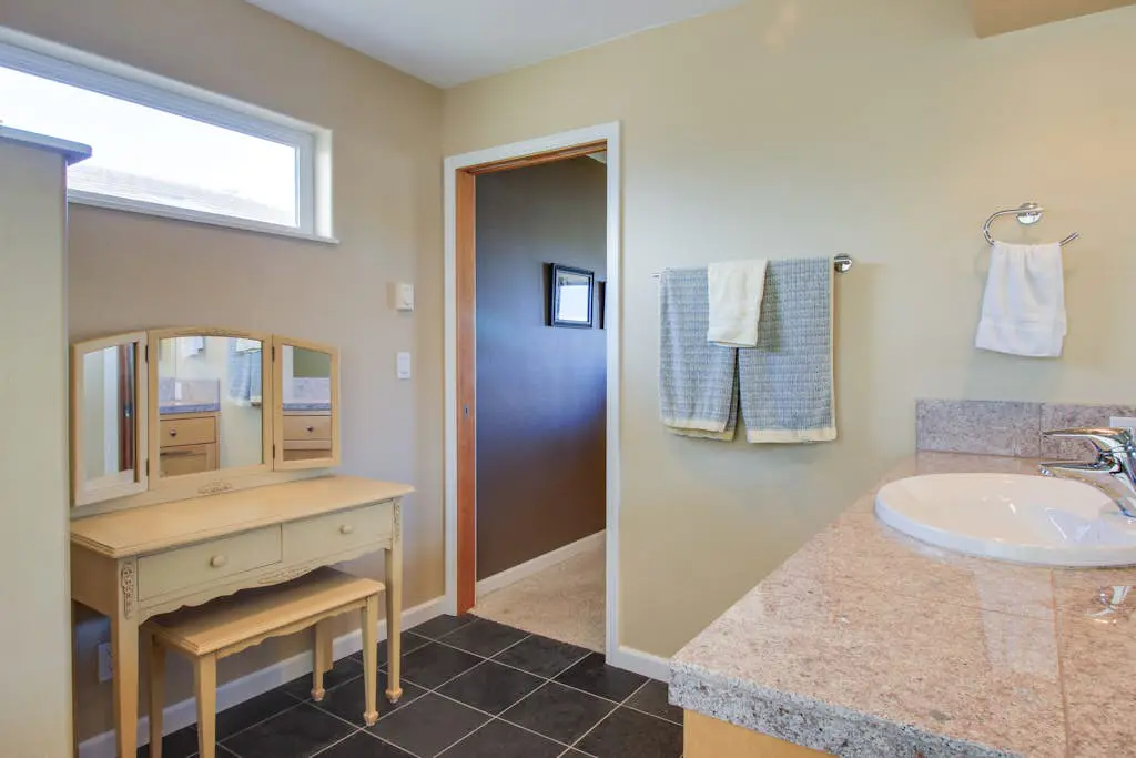 Oceanfront Home with Bay Views, Free WiFi, Gas Grill & Gas Fireplace