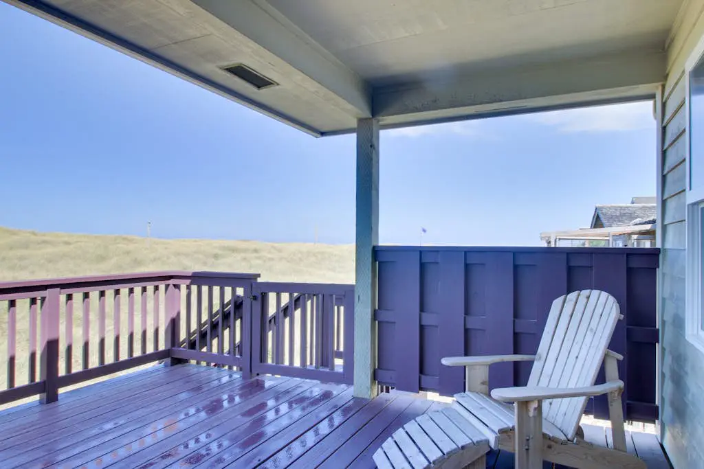 Oceanfront Home with Bay Views, Free WiFi, Gas Grill & Gas Fireplace